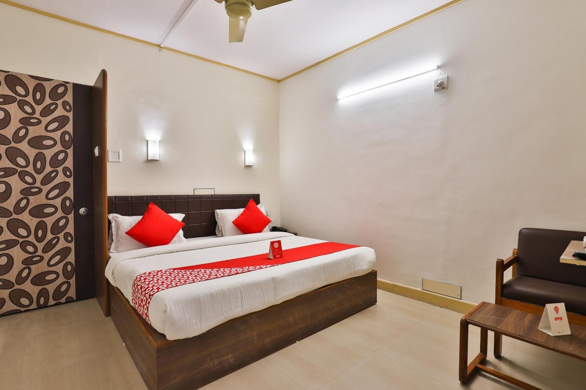 Hotel O Utsav Vadodara Kültér fotó