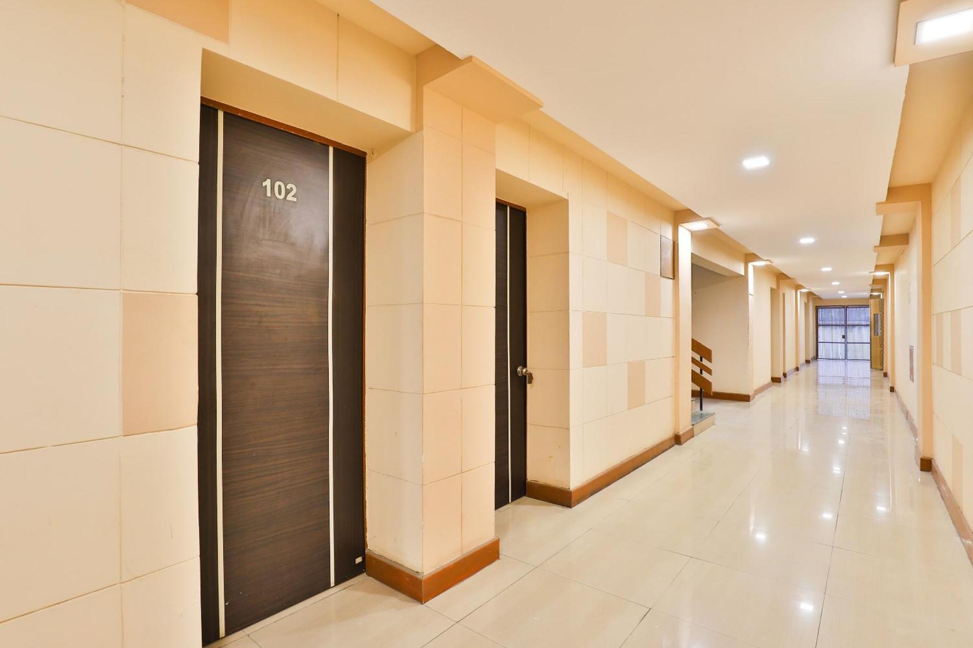 Hotel O Utsav Vadodara Kültér fotó